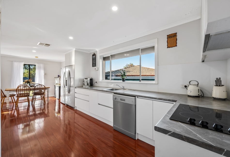 32 Kathryn Drive, Morphett Vale, SA 5162 AUS