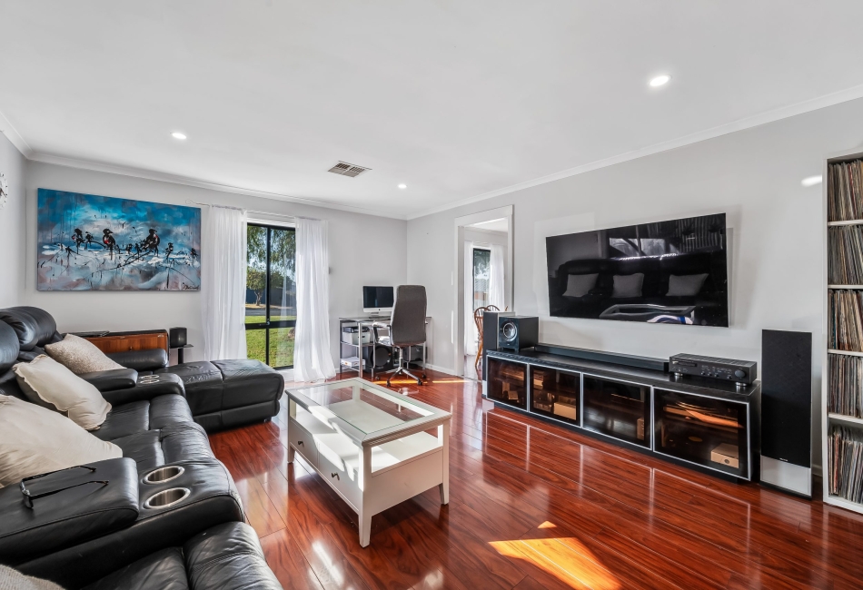 32 Kathryn Drive, Morphett Vale, SA 5162 AUS