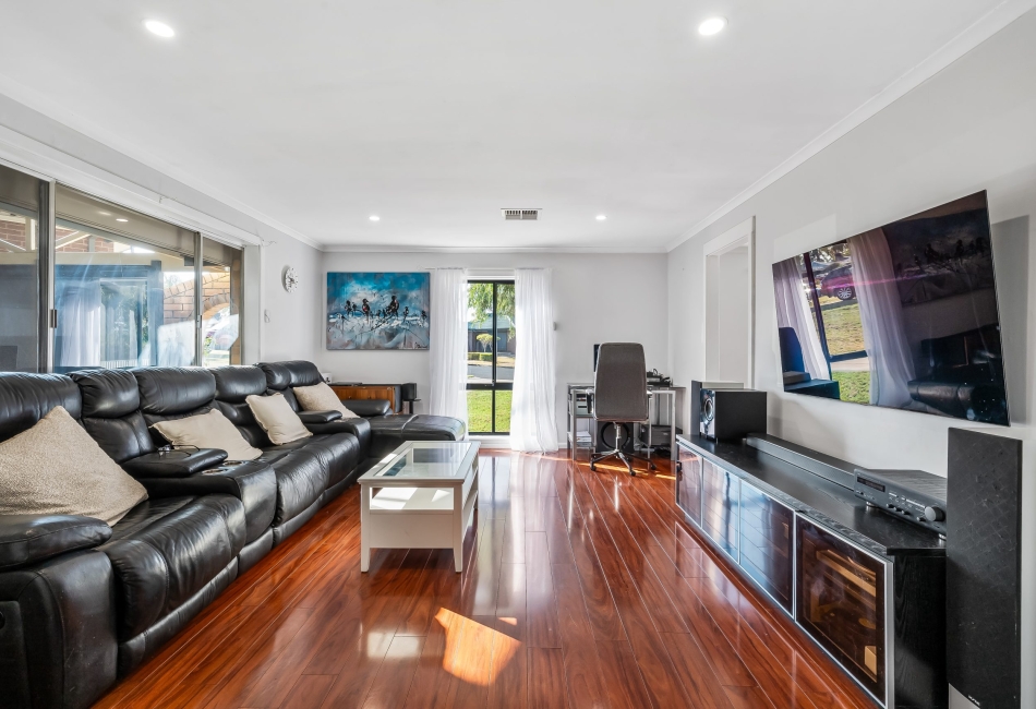 32 Kathryn Drive, Morphett Vale, SA 5162 AUS