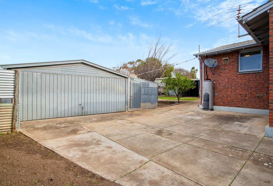 19 Louise Crescent, Morphett Vale, SA 5162 AUS