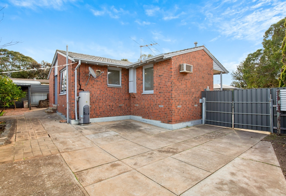 19 Louise Crescent, Morphett Vale, SA 5162 AUS