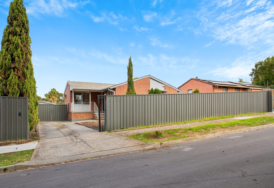 19 Louise Crescent, Morphett Vale, SA 5162 AUS