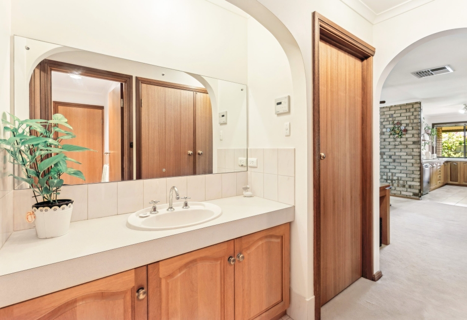 14 Farnsworth Drive, Morphett Vale, SA 5162 AUS