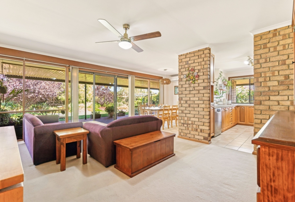 14 Farnsworth Drive, Morphett Vale, SA 5162 AUS