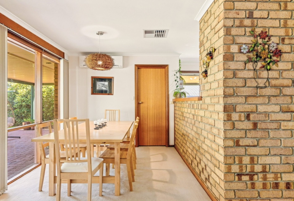 14 Farnsworth Drive, Morphett Vale, SA 5162 AUS