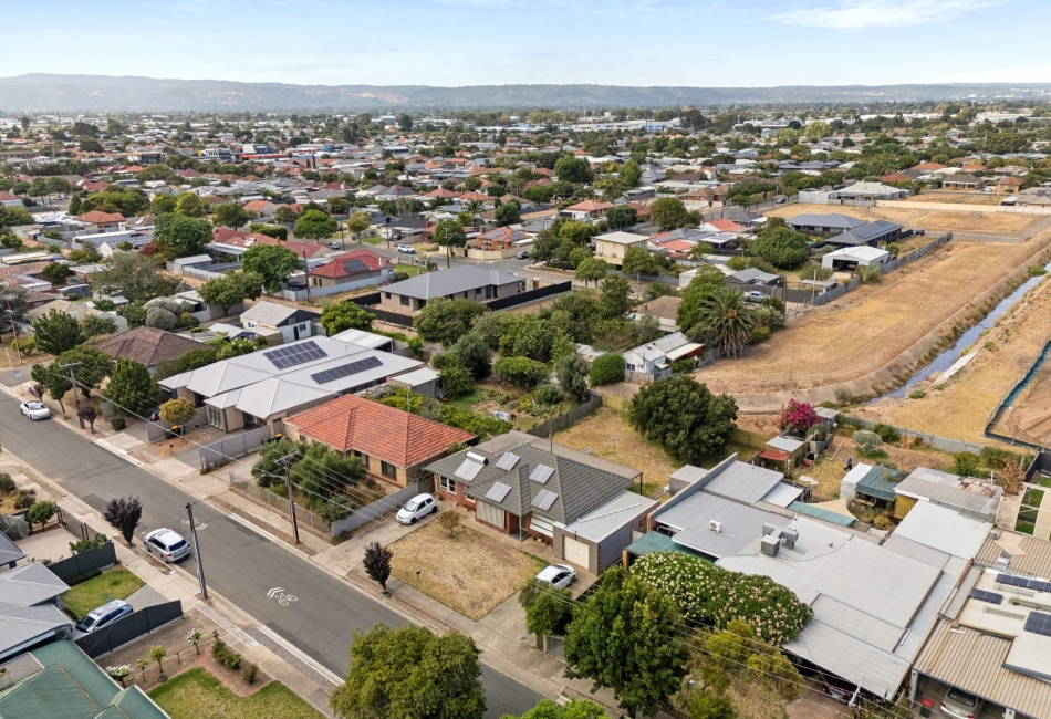 27 Lyons Street, Brooklyn Park, SA 5032 AUS