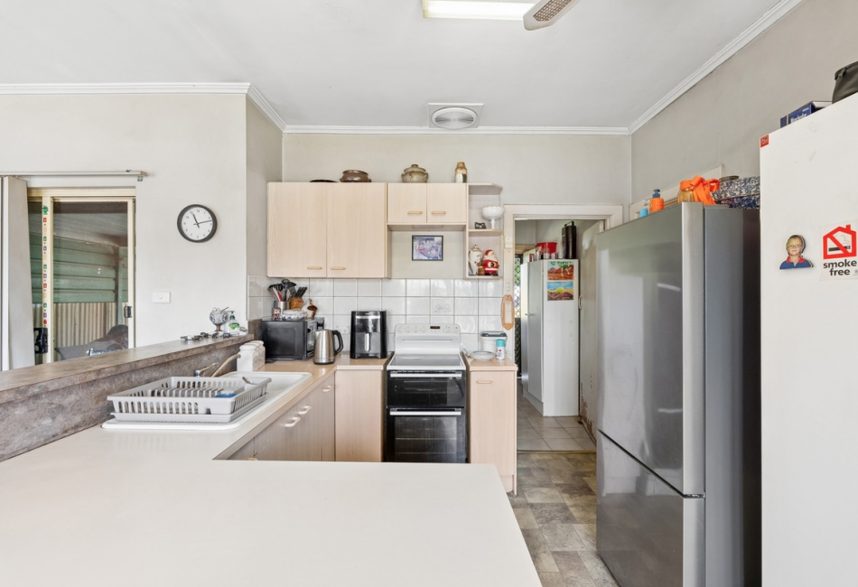 27- Lyons Street, Brooklyn Park, SA 5032 AUS