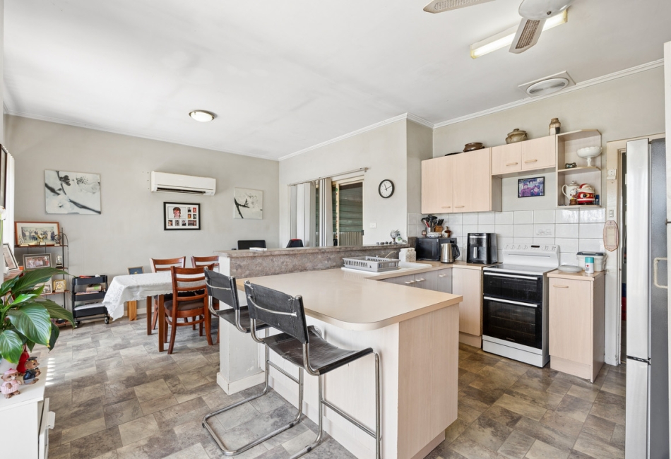 27- Lyons Street, Brooklyn Park, SA 5032 AUS