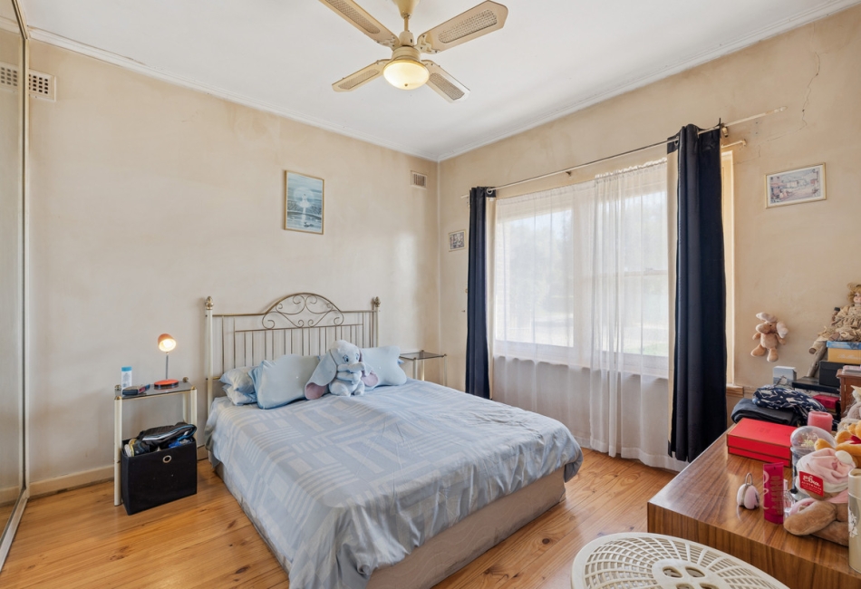 27- Lyons Street, Brooklyn Park, SA 5032 AUS